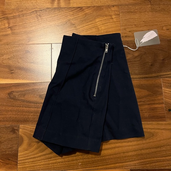 Navy shorts with silver zipper - Picture 1 of 3